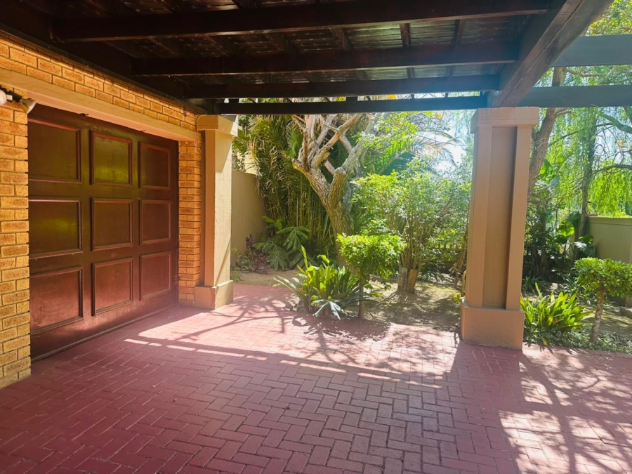 4 Bedroom Property for Sale in Glen Barrie Western Cape